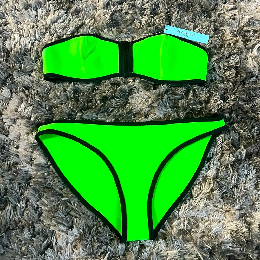 Body Blast Bikini size L black and lime green zipper front